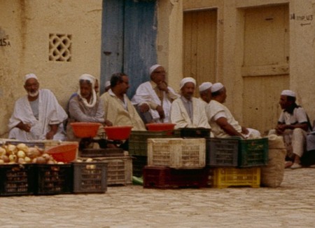 Hommes en train de discuter